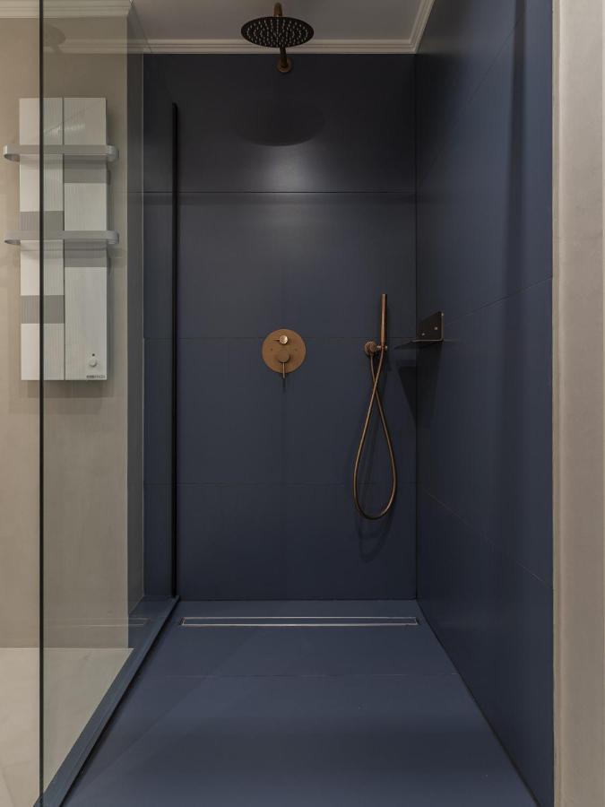 The Blue Suite On Champs Elysees Avenue Paris Exterior photo