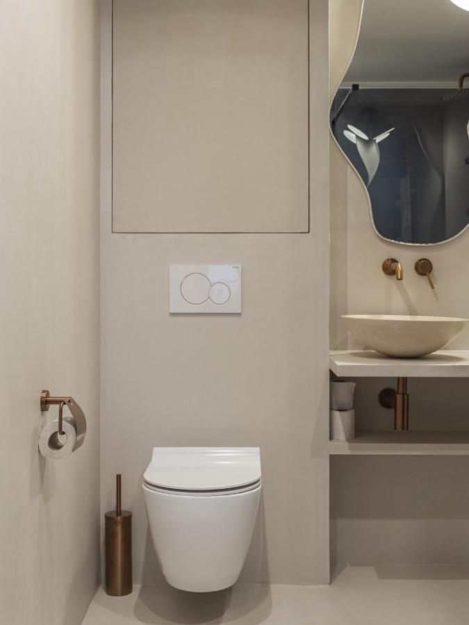 The Blue Suite On Champs Elysees Avenue Paris Exterior photo