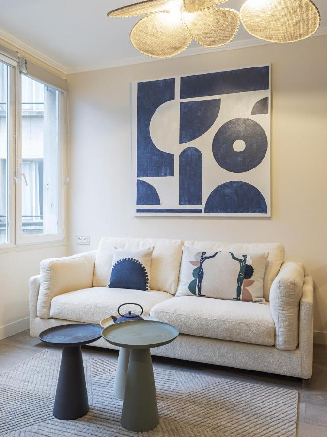 The Blue Suite On Champs Elysees Avenue Paris Exterior photo