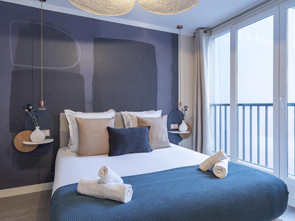 The Blue Suite On Champs Elysees Avenue Paris Exterior photo