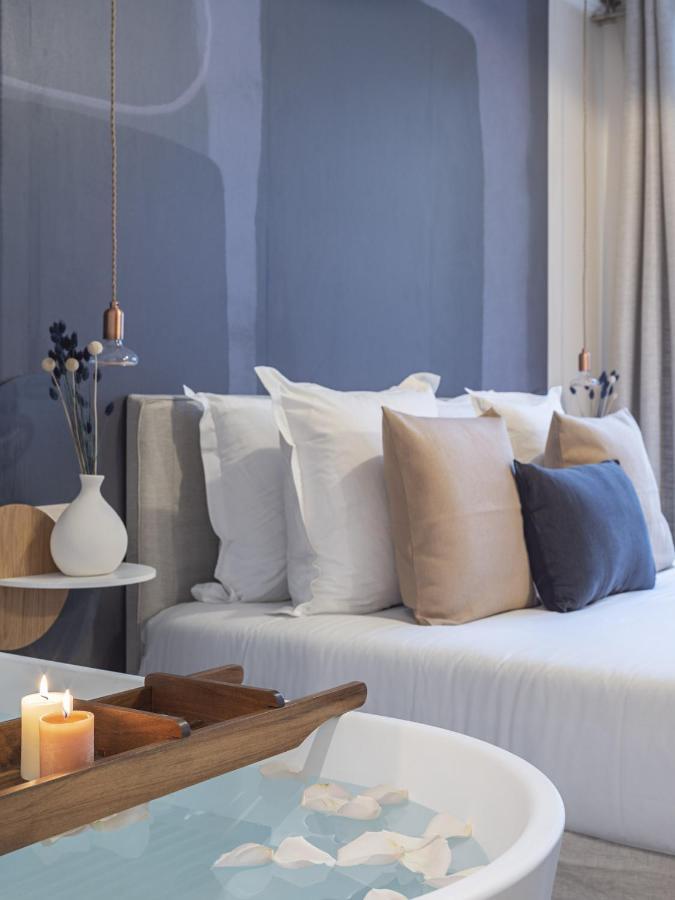 The Blue Suite On Champs Elysees Avenue Paris Exterior photo